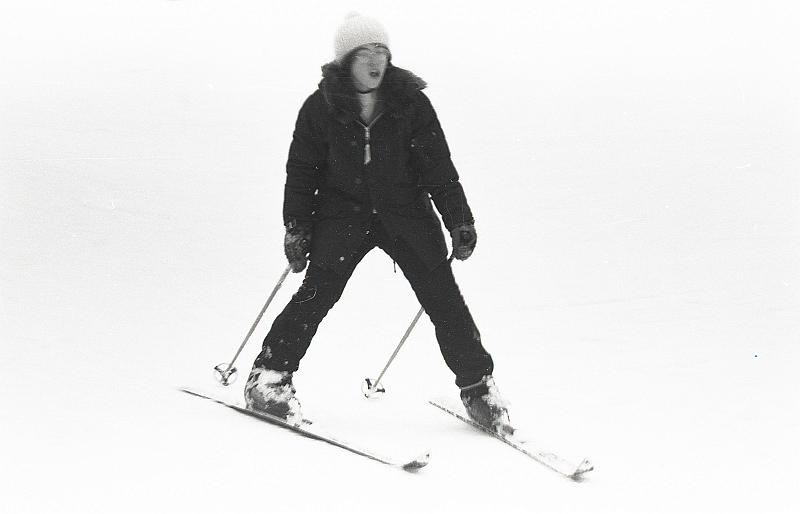 lora-skiing.jpg